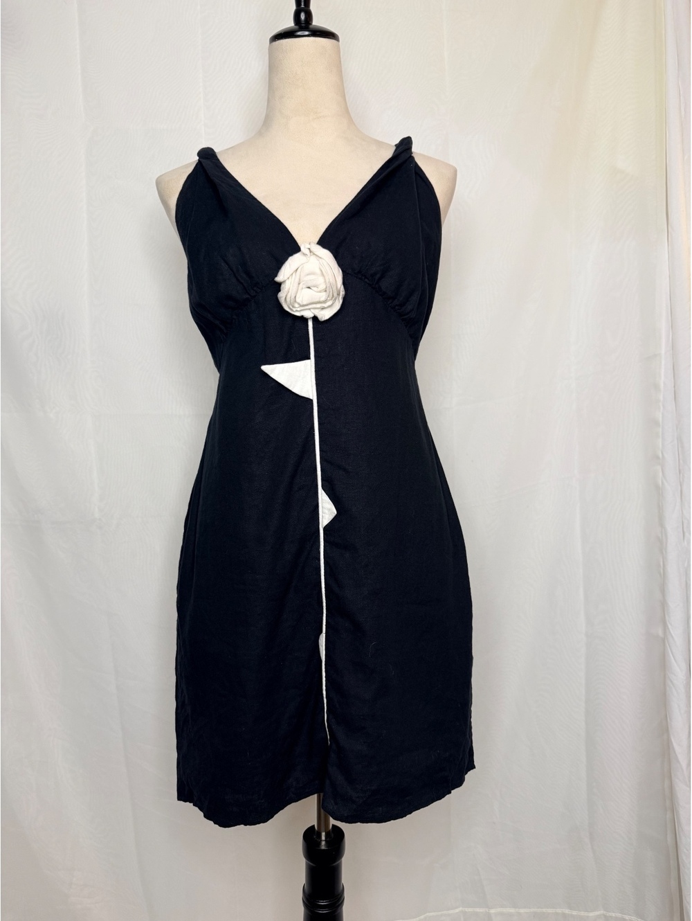 FARM Rio Black Mini Dress with White Floral Applique - Picture 2 of 12